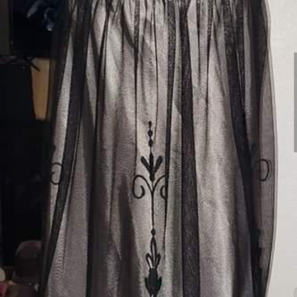 **SOLD** Beautiful Dress - Picture 6 of 8